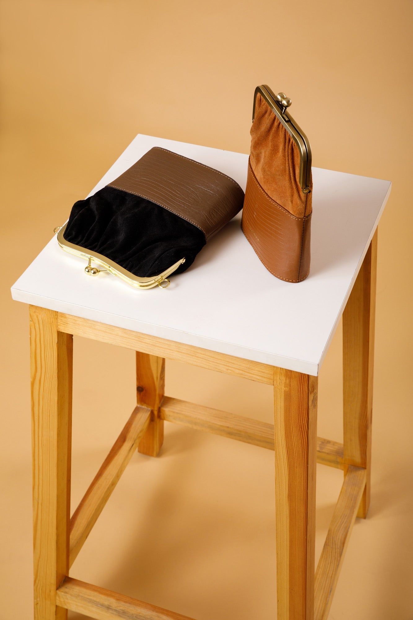 ARA CLASP BAG