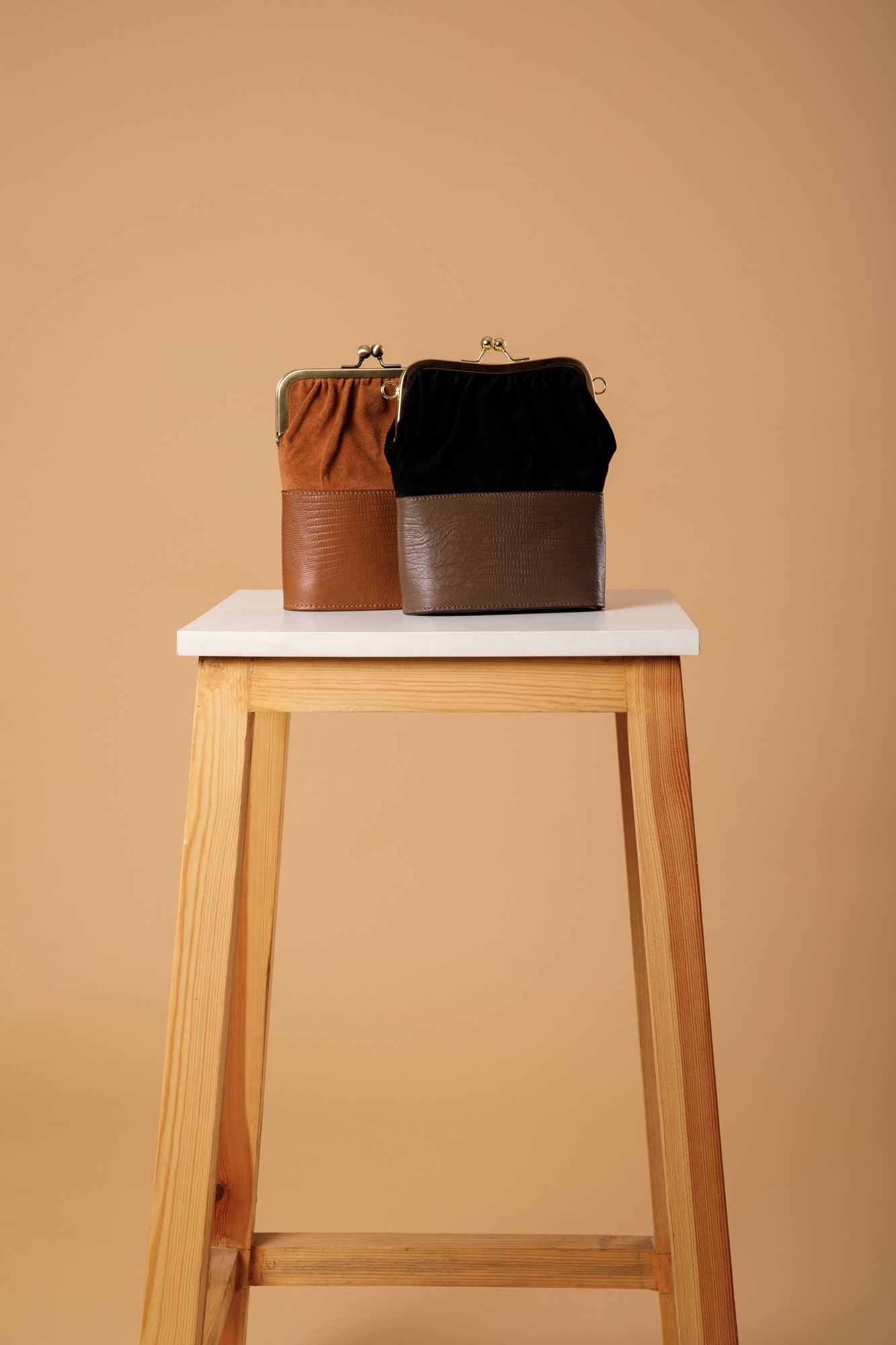 ARA CLASP BAG