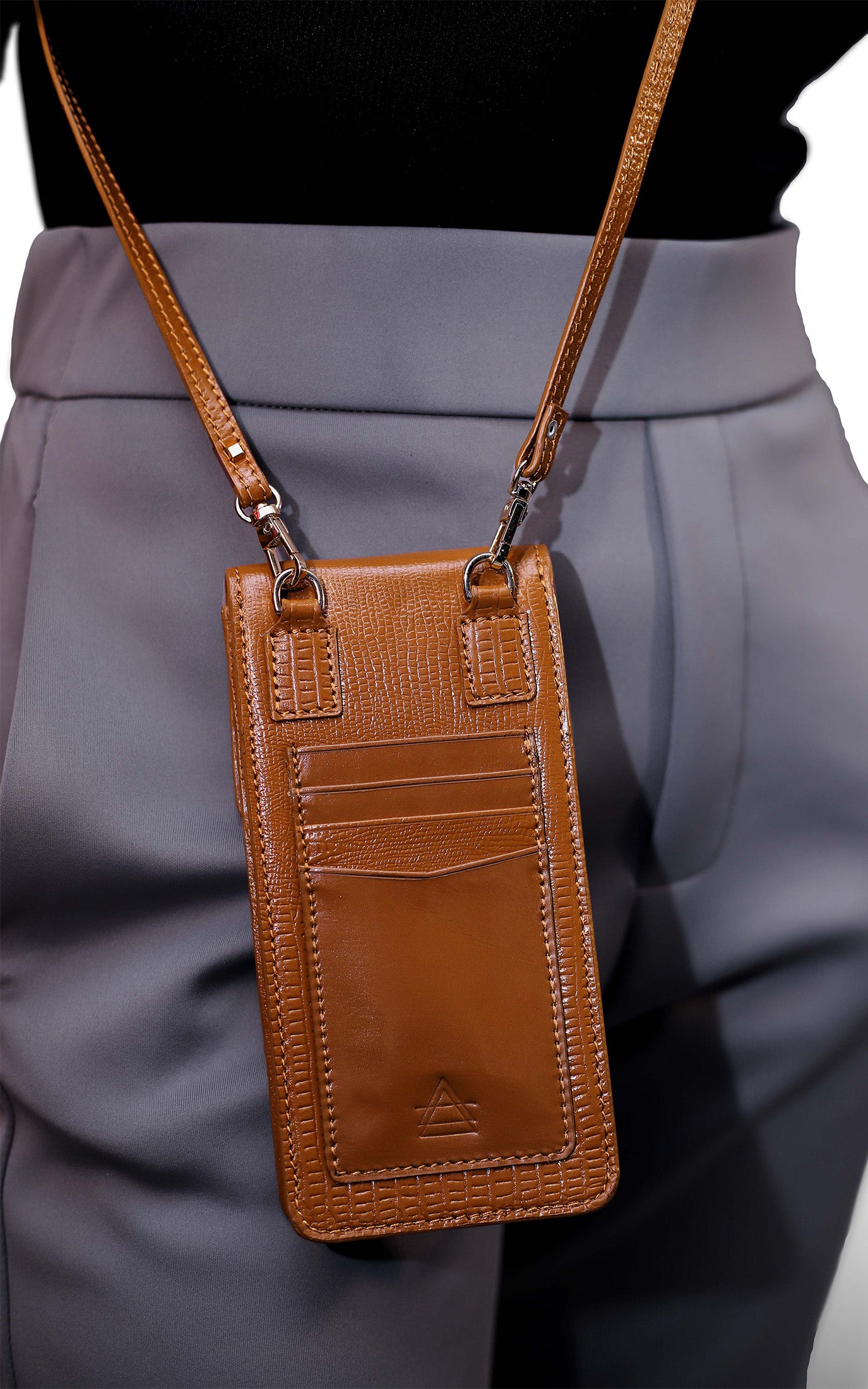 DIONE MOBILE POUCH